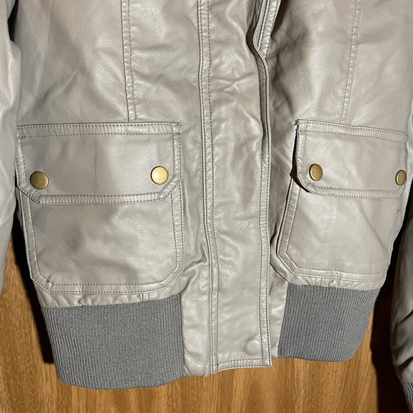 Bomber Jacket by Ambiance Apparel - Picture 5 of 10